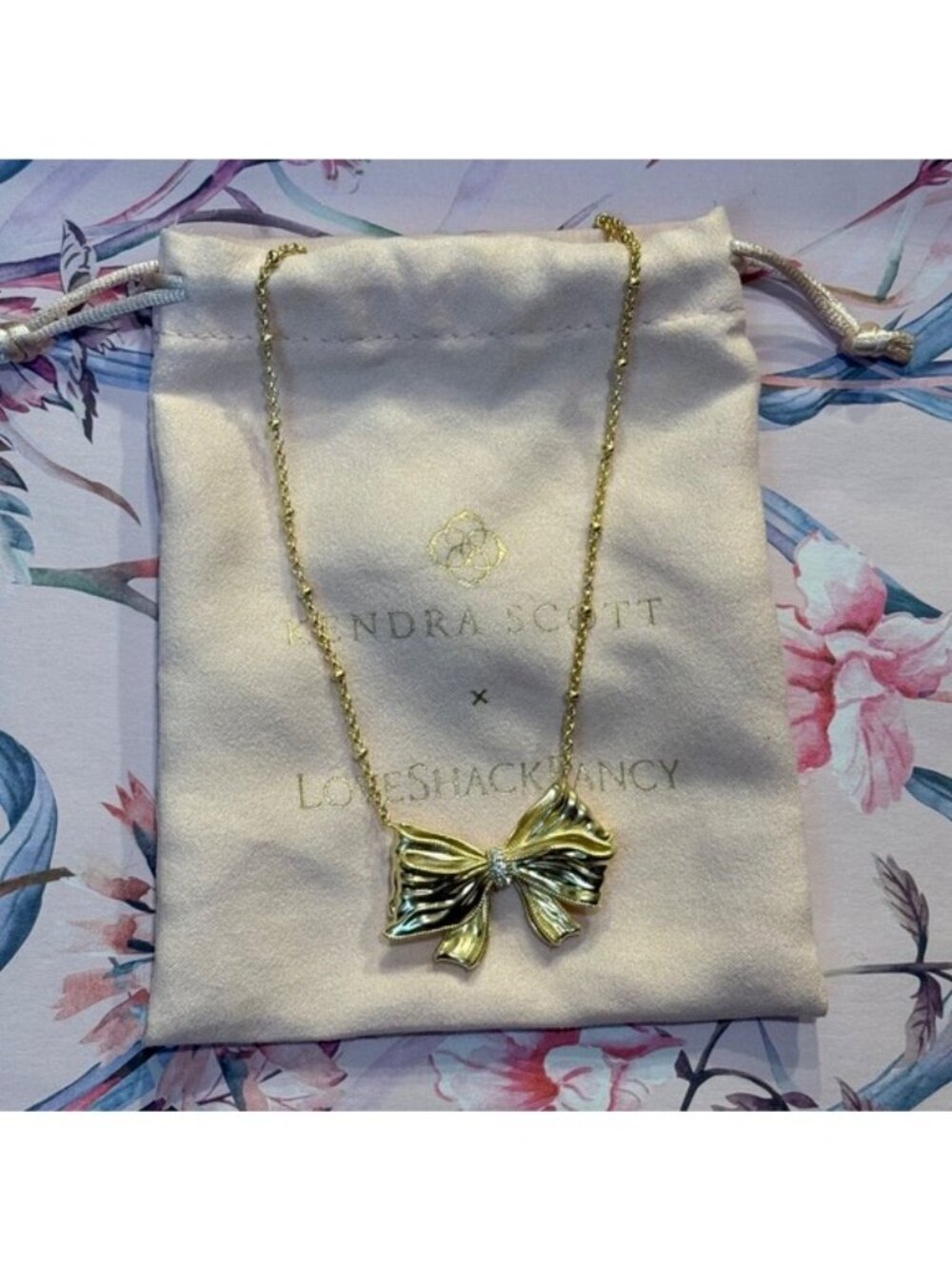 Kendra Scott x LoveShackFancy NIB Gold Bow Statement Necklace With Pink Dust Bag - Picture 2 of 4